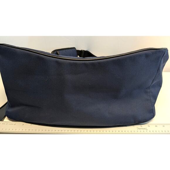 Nike Duffle Bag 20x18 Gym Travel Carry On Weekender Shoulder Strap Hold all Navy - Picture 6 of 16